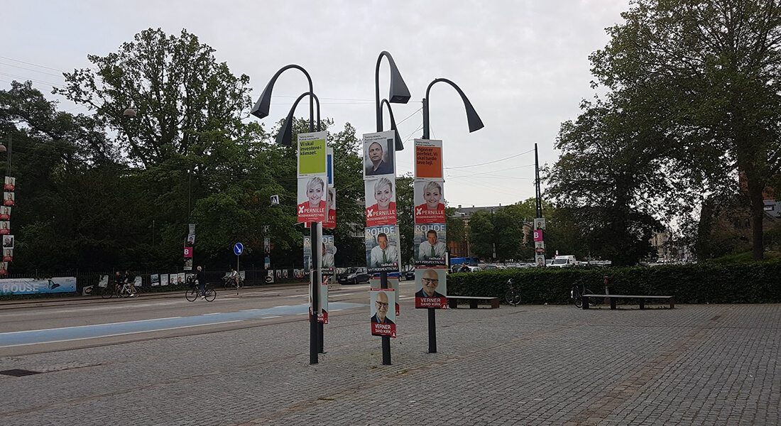 Valgplakater på pladsen foran Center for Sundhed og Samfund. Foto: Karina Kosiara-Pedersen